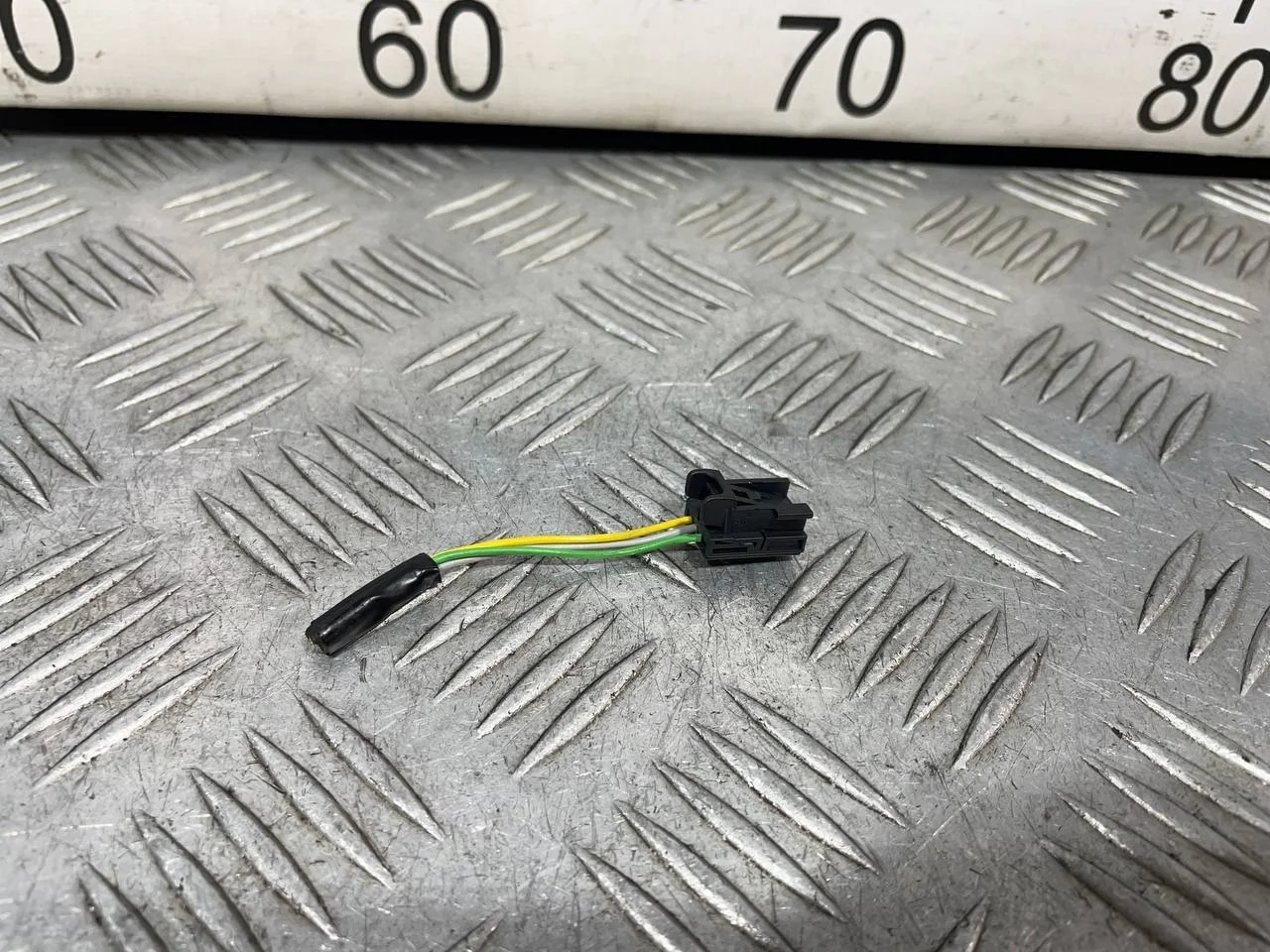 [Б/У] Разьем 4-pin VAG [Код: 00639889 ]