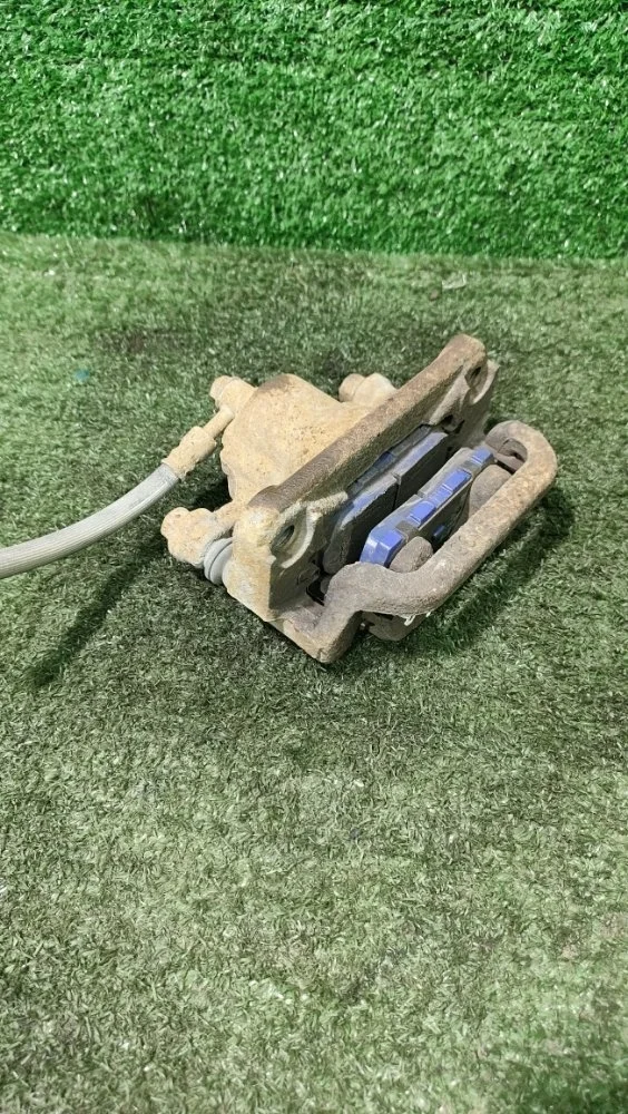 Суппорт Nissan Tiida 2010 44001EM11A C11 HR16DE, задний правый