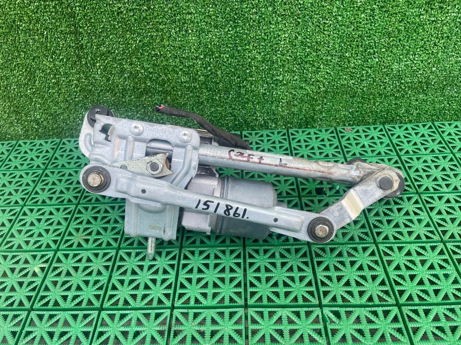 Трапеция дворников VOLKSWAGEN GOLF 5+, TOURAN 2005- левая б/у GOLF 5+(2005-2014);TOURAN(2003-2010)