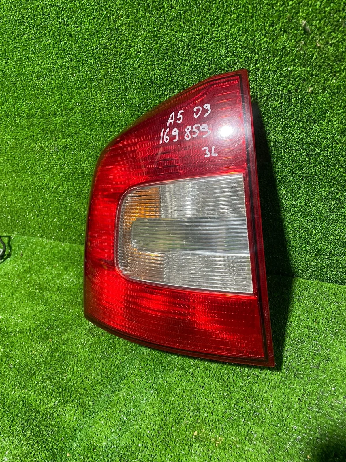 Фонарь SKODA OCTAVIA 1Z 2009- хэтчбек левый б/у OCTAVIA 1Z(2004-2012)