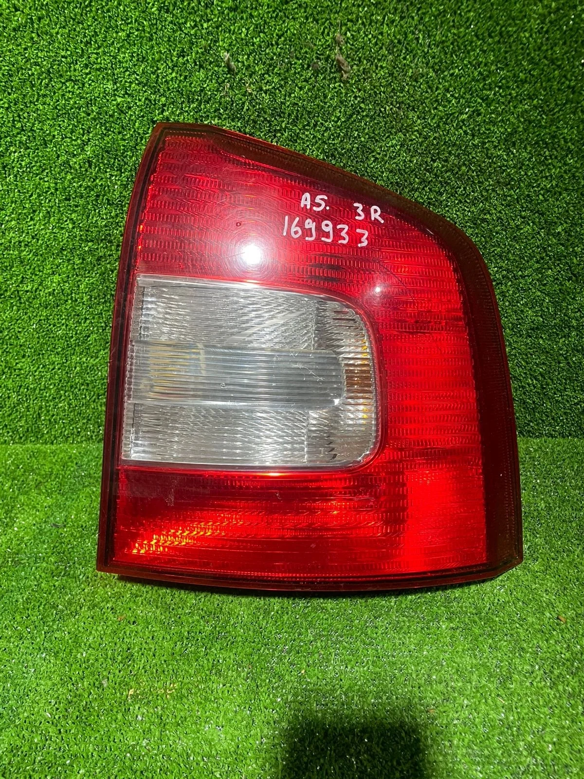 Фонарь SKODA OCTAVIA 1Z 2009- хэтчбек правый б/у OCTAVIA 1Z(2004-2012)