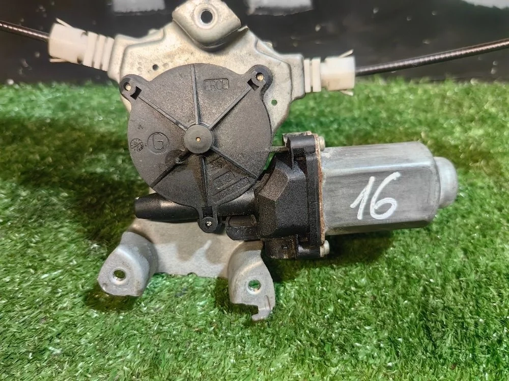 Моторчик стеклоподъемника з. л. Nissan Primera P12