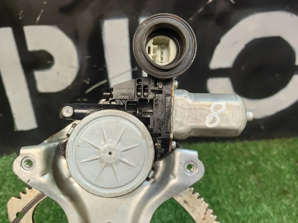 Мотор стеклоподъемника передний правый Corolla X