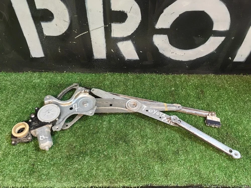 Стеклоподъемник передний левый Toyota Corolla E150