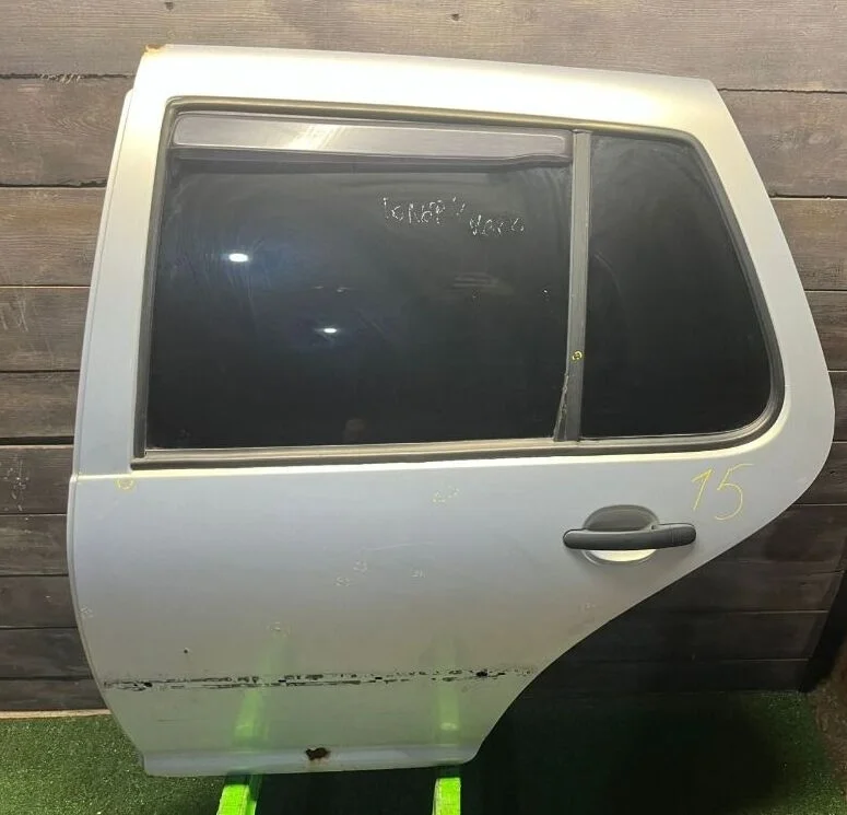 Дверь задняя левая Volkswagen Golf хэтчбек.