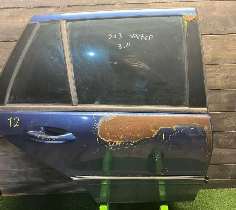 Дверь задняя правая Mercedes W203 универсал.
