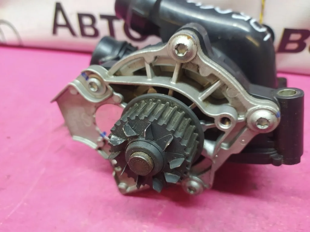 Помпа Passat B6 B7 CC Tiguan Audi Q3 Octavia 2,0