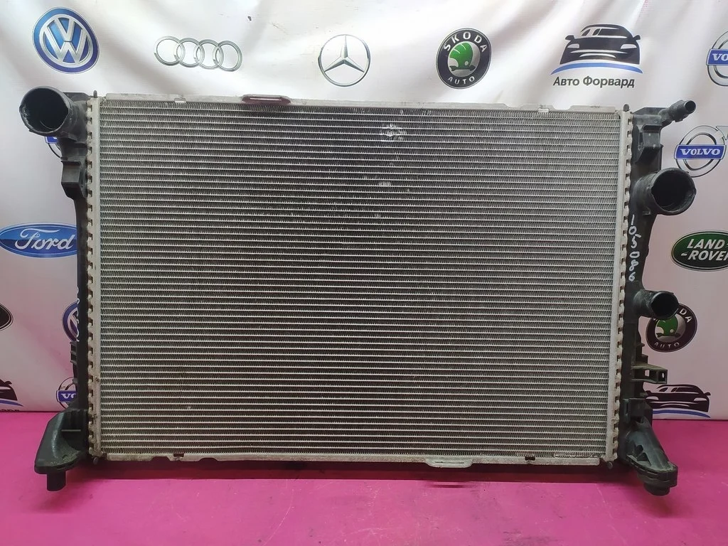 Радиатор двигателя W204 W207 W218 W212 1,8 2,0