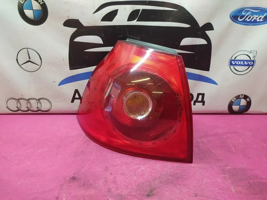 Фонарь задний левый Golf 5 2004-2009 1K6945095E