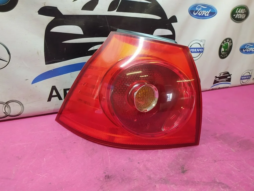 Фонарь задний левый Golf 5 2004-2009 1K6945095E