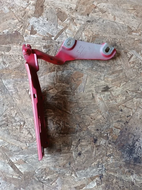 Петля капота Audi A3 2014 8VA