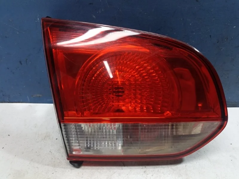 Фонарь внутренний Volkswagen Golf 6 2009-2013 5K0945093G, задний левый