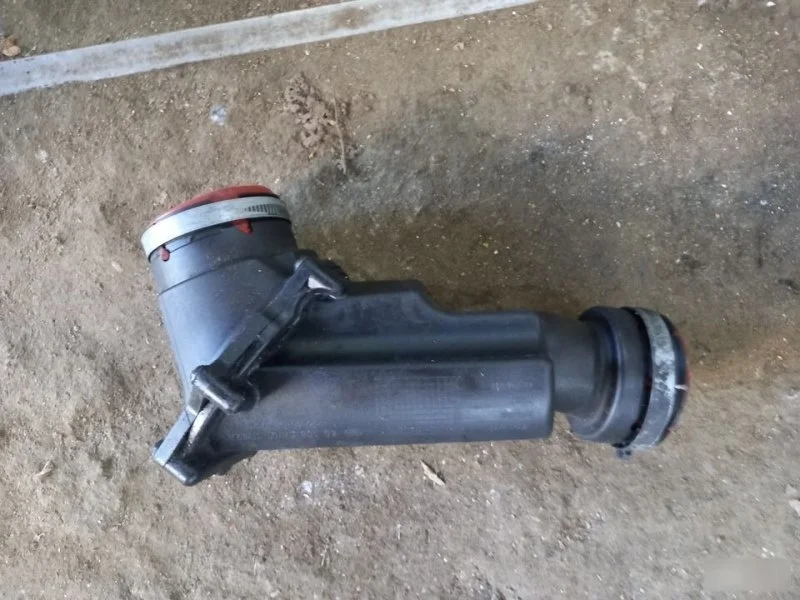 Патрубок интеркулера Volvo Xc90 30740895