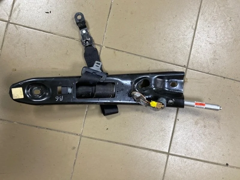 Ремень безопасности Volvo Xc90 6841809, передний правый