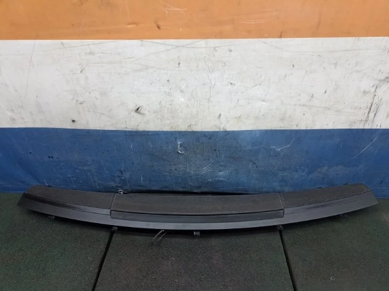 Фонарь дополнительный стоп-сигнала Mercedes-Benz C-class W204 A2048200056