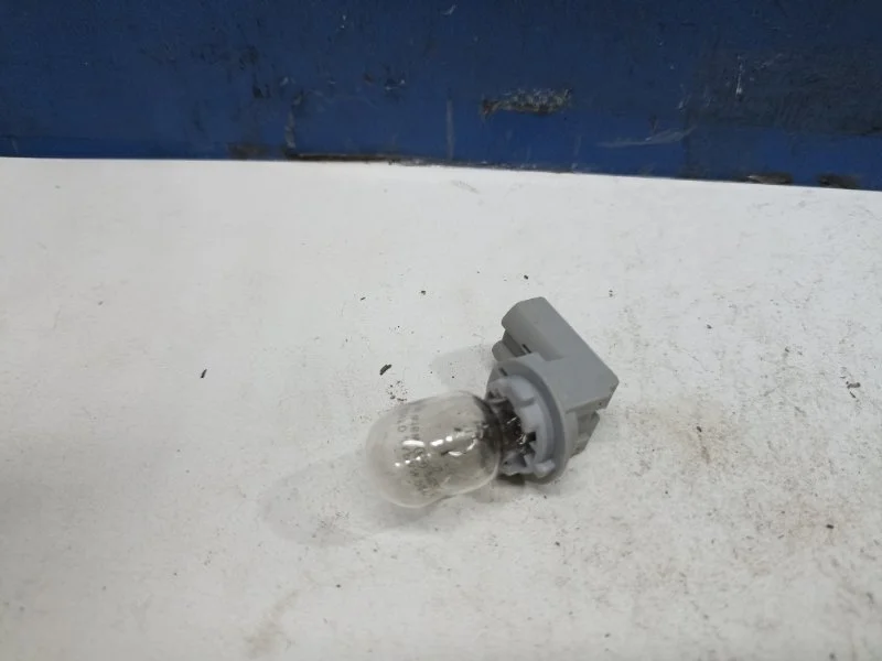 Патрон в фонарь Toyota Corolla 2006 - 2013 8158112180 E150, правый