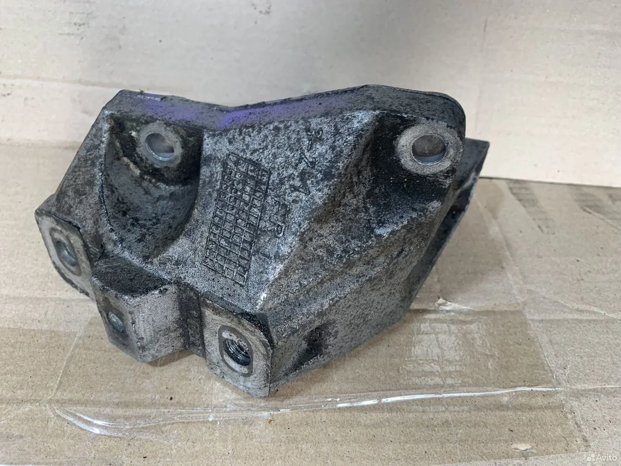 Кронштейн мкпп 1j0199117q 1.4 и 1.6 л. vw golf 4