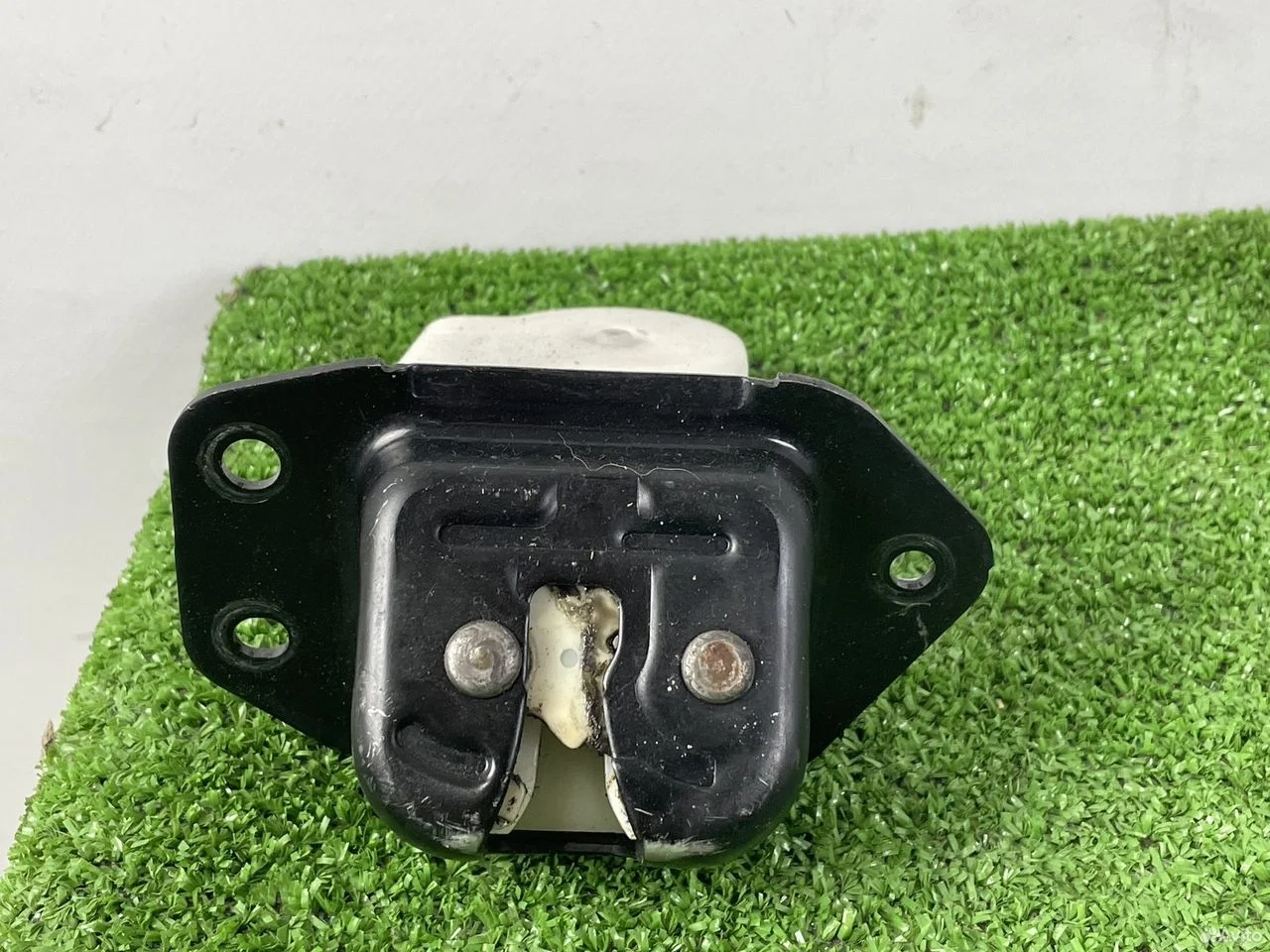 Замок крышки багажника nissan t31 e11 z50 c11