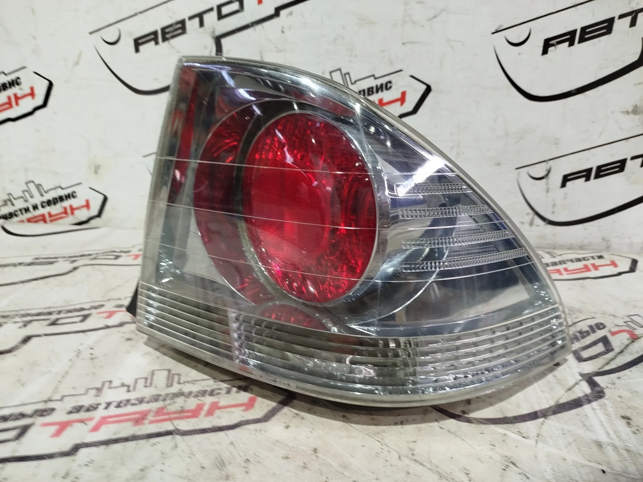 ФОНАРЬ TOYOTA LEXUS ПРАВО 8155053010 VA9473