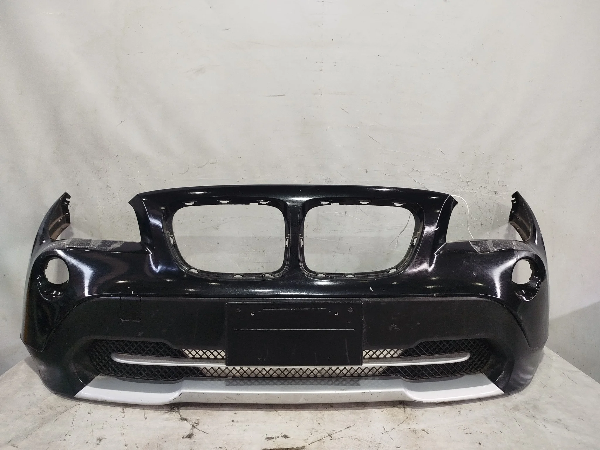 БАМПЕР BMW 51112993565 ПЕРЕД черный DY498Z