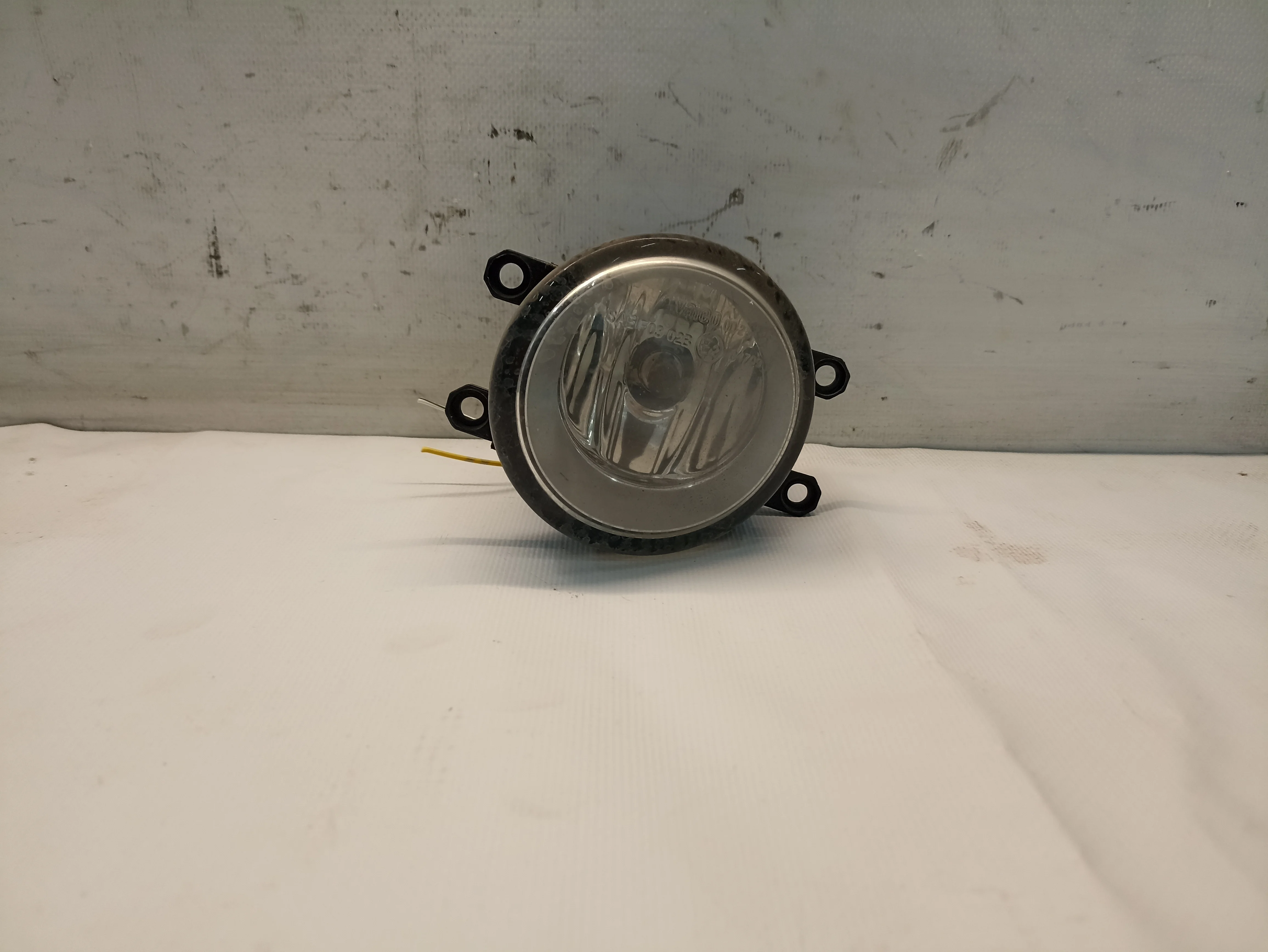 ТУМАНКА TOYOTA DAIHATSU SUBARU LEXUS ЛЕВО 812200D040 QE150Z