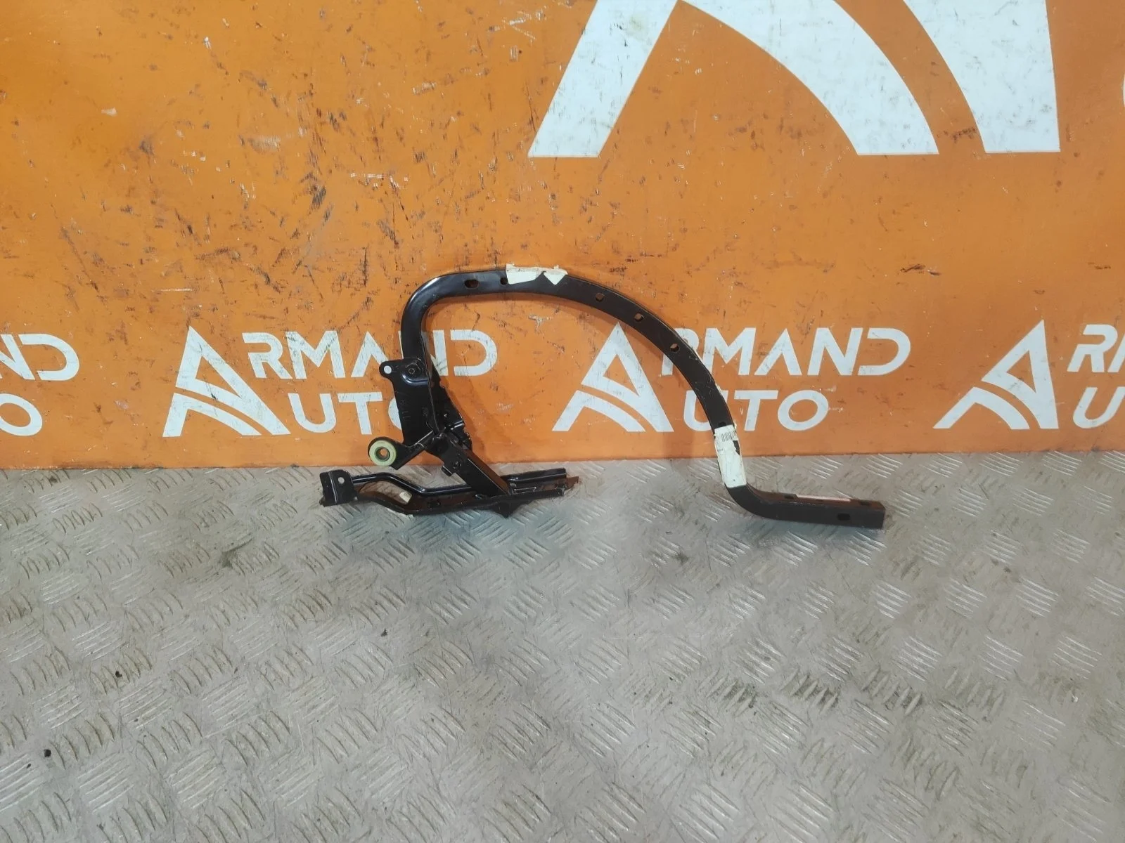 Петля крышки багажника Toyota Camry 2017-нв 8 XV70