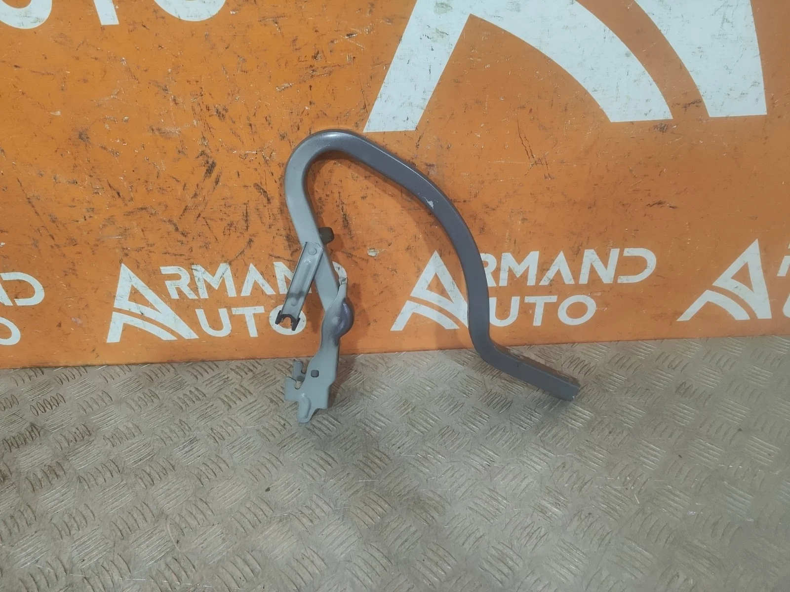 Петля крышки багажника Kia Rio 2017-нв 4 FB