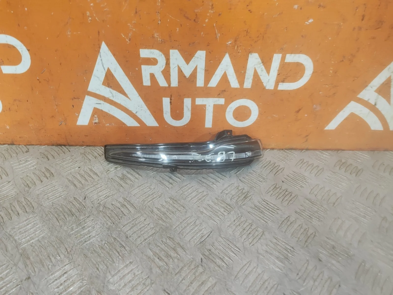 Повторитель поворота на зеркале Mercedes -Class 2016-2020 W213