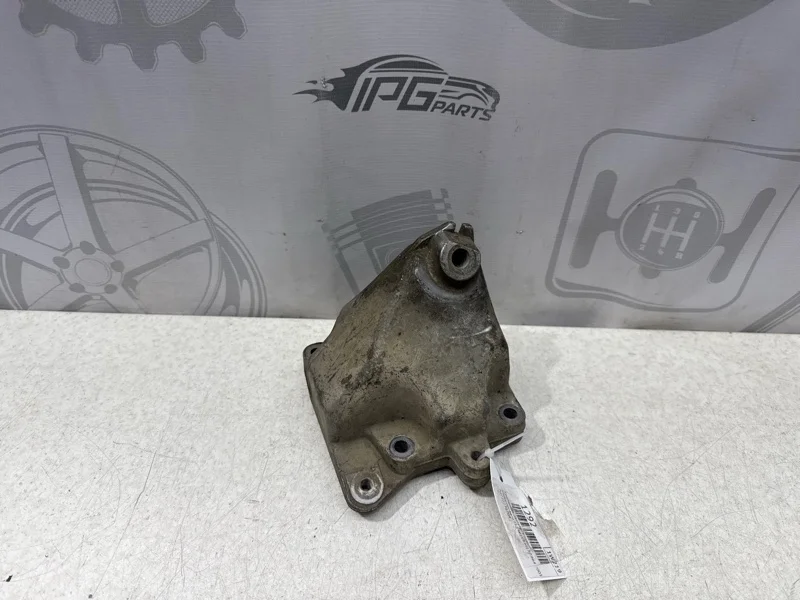 Кронштейн двигателя левый Mercedes-benz CLS 2005 W219