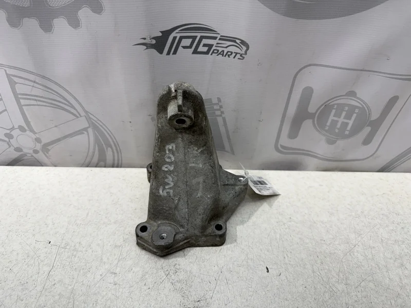 Кронштейн двигателя левый Mercedes-benz 2003 W203