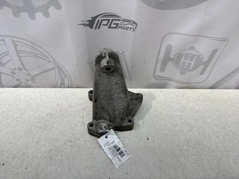 Кронштейн двигателя левый Mercedes-benz 2005 W203