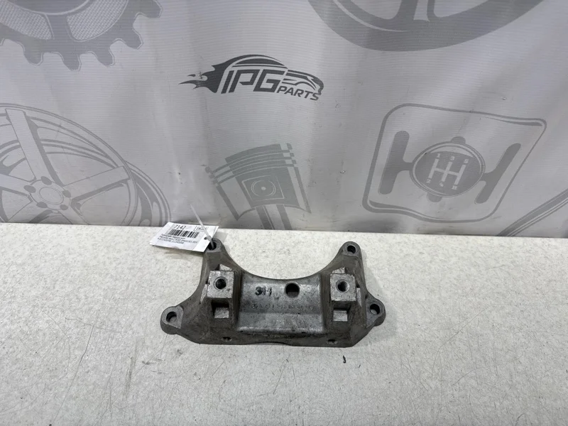 Кронштейн подушки акпп Mercedes-benz 2016 W205