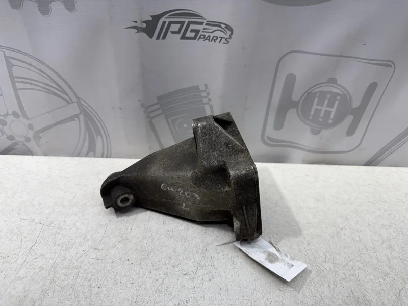 Кронштейн двигателя левый Mercedes-benz 2003 W203