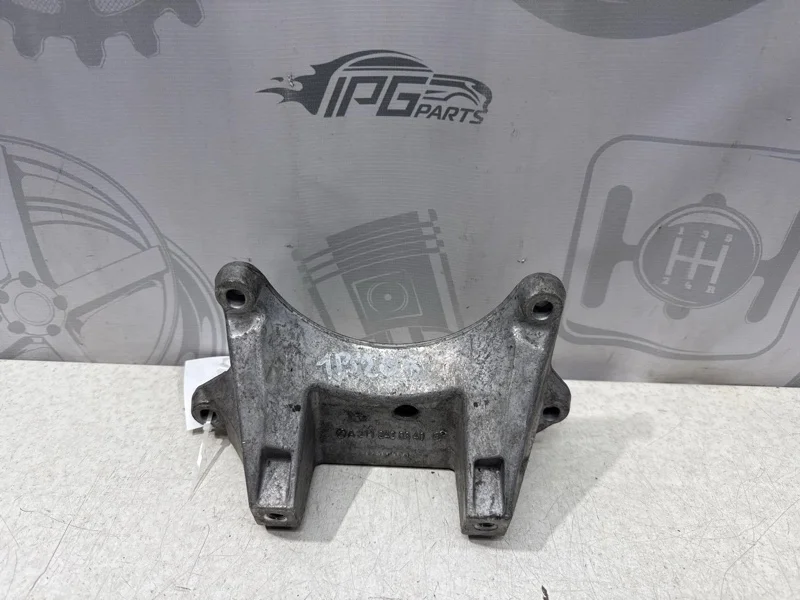 Кронштейн подушки акпп Mercedes-benz 2015 W205