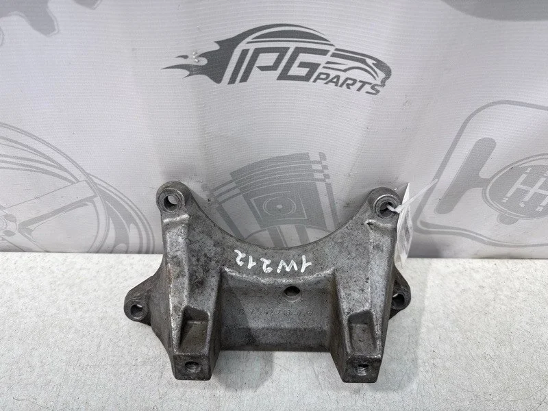 Кронштейн подушки акпп Mercedes-benz 2009 W212