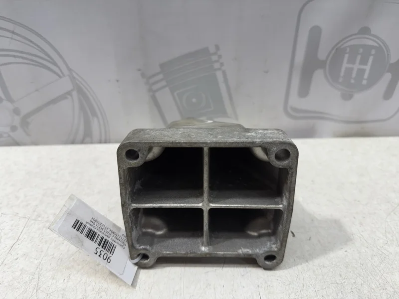 Кронштейн двигателя правый Mercedes-benz W203