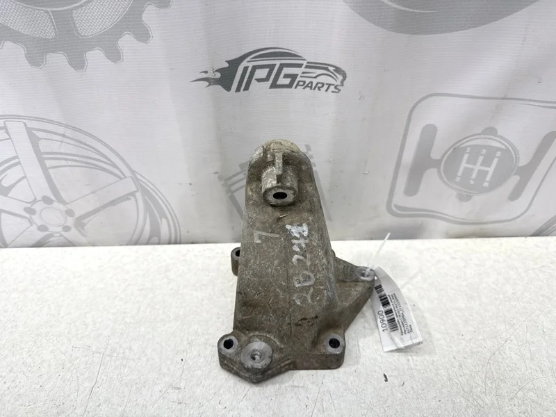 Кронштейн двигателя левый Mercedes-benz W203