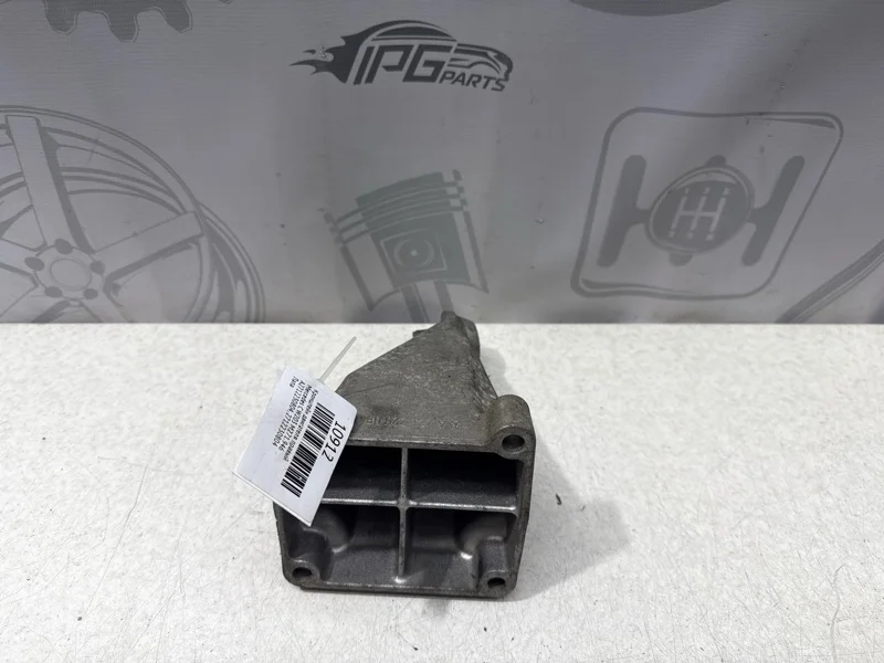 Кронштейн двигателя правый Mercedes-benz W203