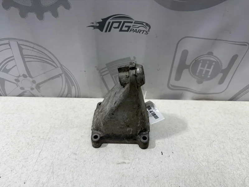 Кронштейн двигателя правый Mercedes-benz W203