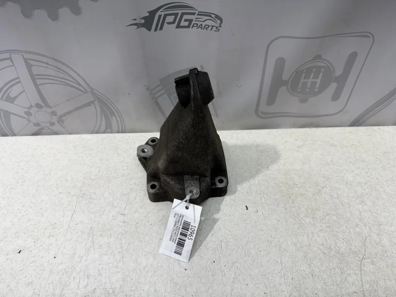 Кронштейн двигателя левый Mercedes-benz W203