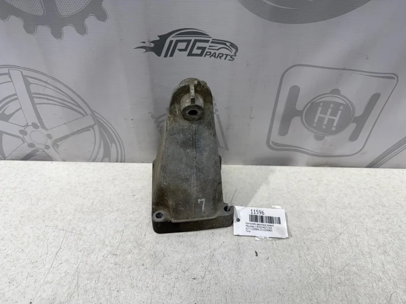 Кронштейн двигателя правый Mercedes-benz W203