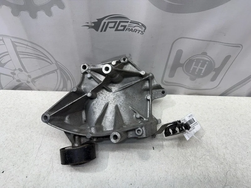 Кронштейн компрессора кондиционера Mercedes-benz 2016 C205