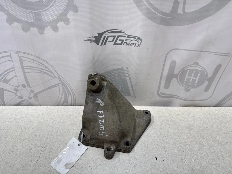 Кронштейн двигателя правый Mercedes-benz 2007 W211