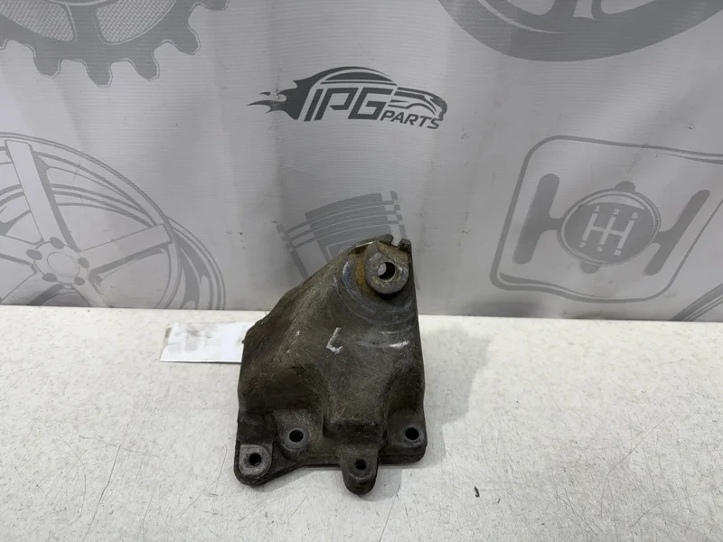 Кронштейн двигателя левый Mercedes-benz 2007 W211