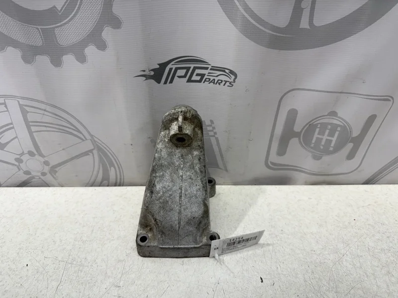 Кронштейн двигателя правый Mercedes-benz W203