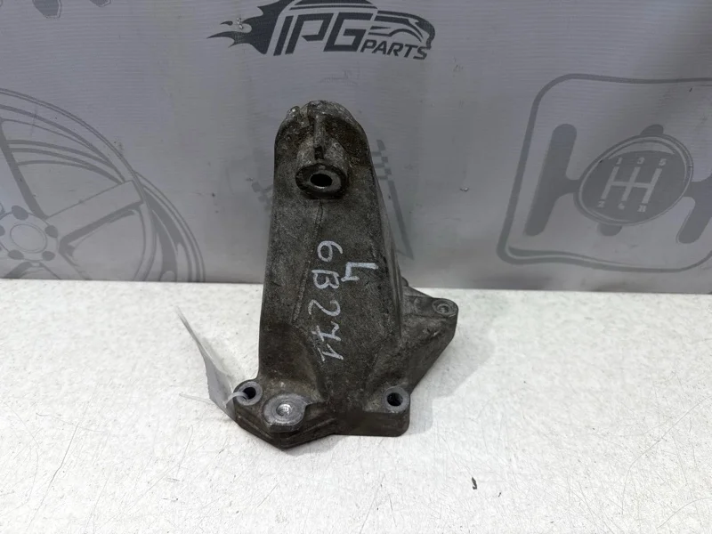 Кронштейн двигателя левый Mercedes-benz W203