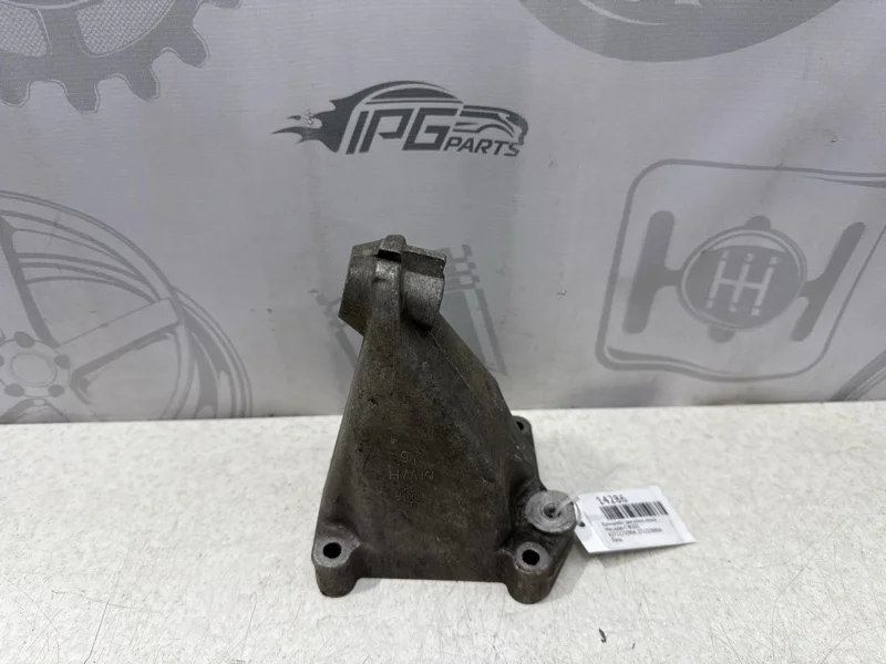 Кронштейн двигателя левый Mercedes-benz W203