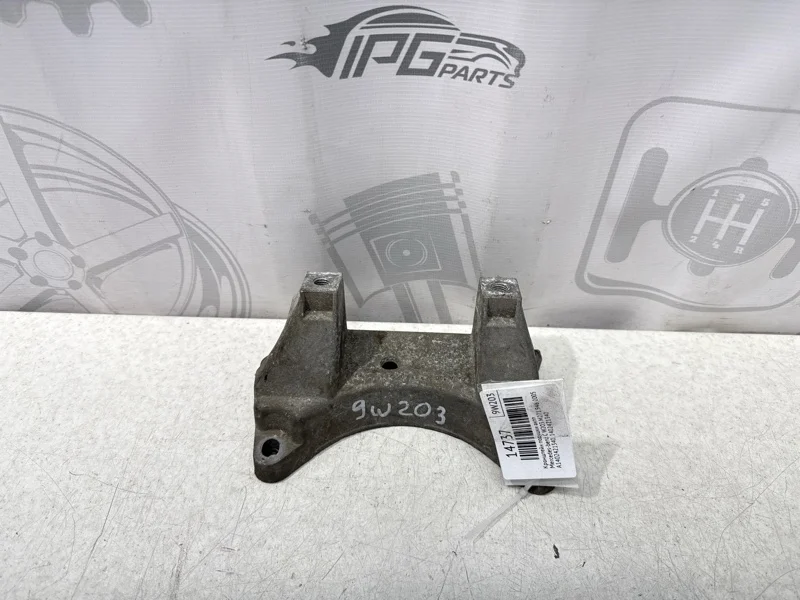 Кронштейн подушки акпп Mercedes-benz 2005 W203