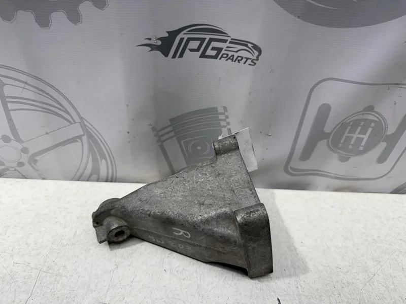 Кронштейн двигателя правый Mercedes-benz 2005 W203