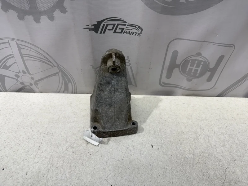 Кронштейн двигателя правый Mercedes-benz W203